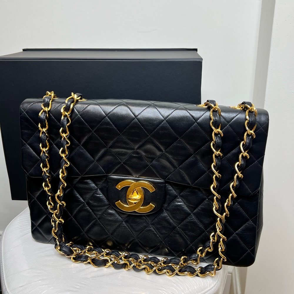 Chanel
Jumbo Maxi 13"